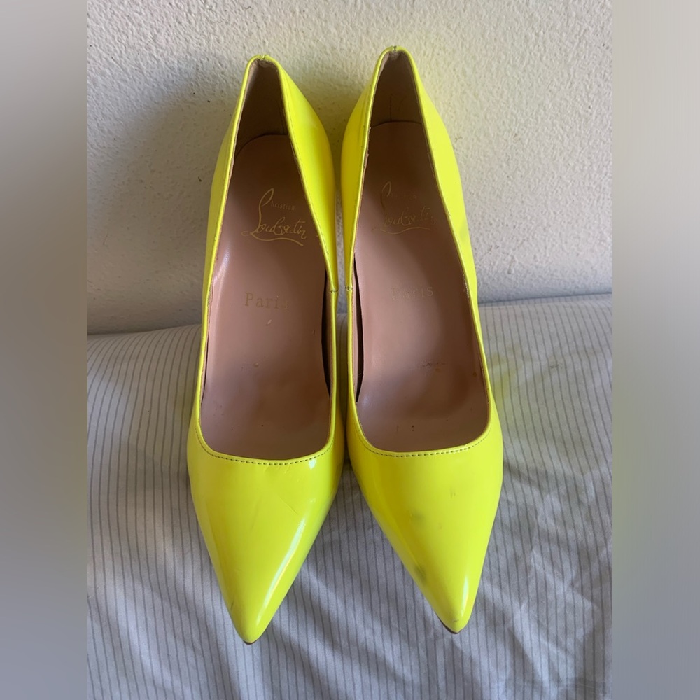 Christian Louboutin So Kate Patent Leather Neon Yellow Pumps Size EU 39 8.5 - Picture 2 of 12